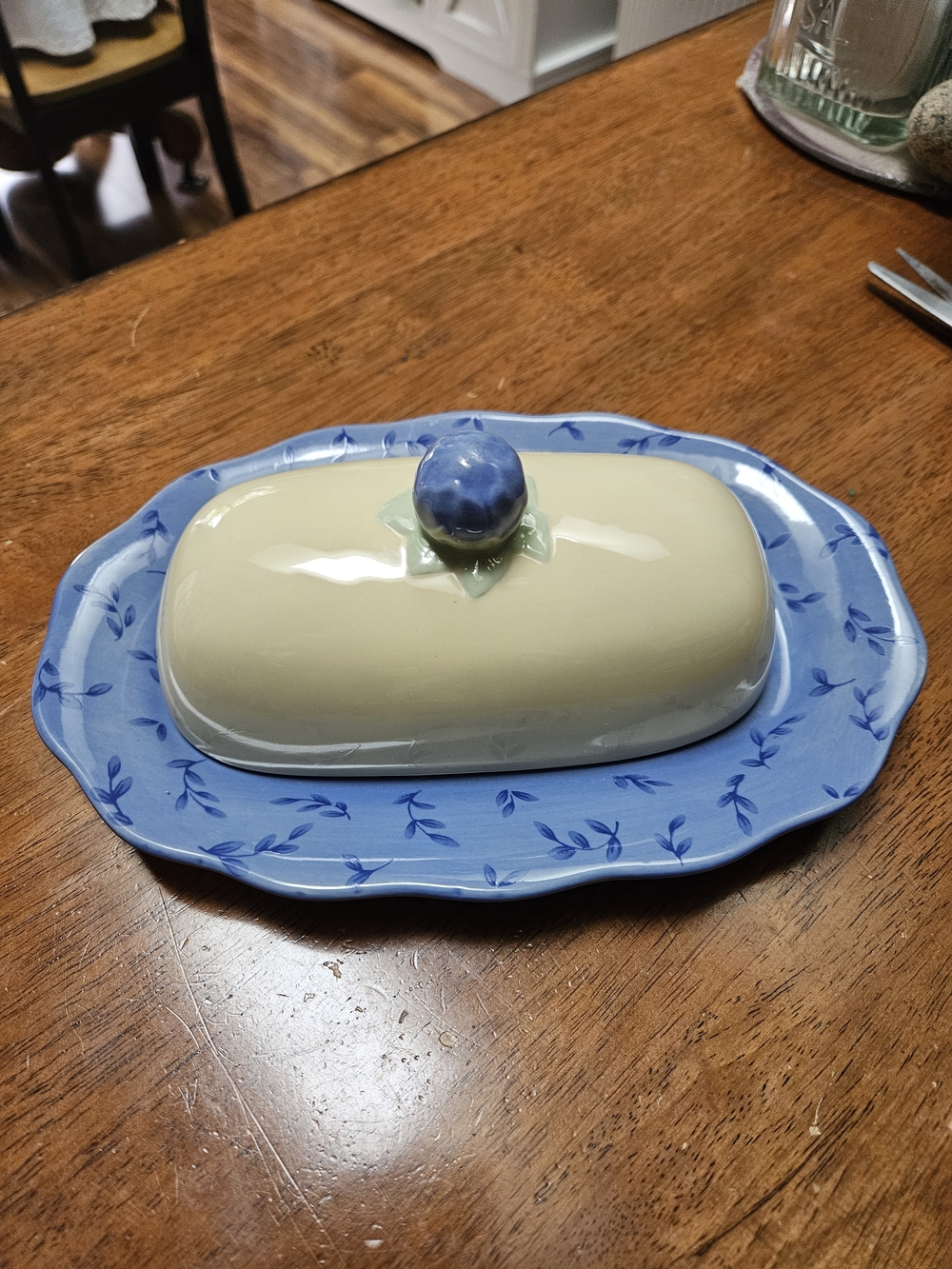 Pfaltzgraff Blue and Cream Ceramic Butter Dish with Fruit Knob Summer Breeze Pat